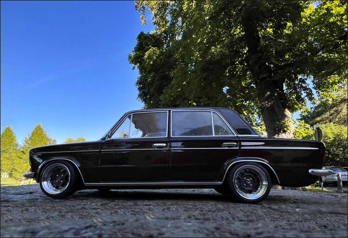 1:18 Lada 2103 / DDR Car - Braun Edition -